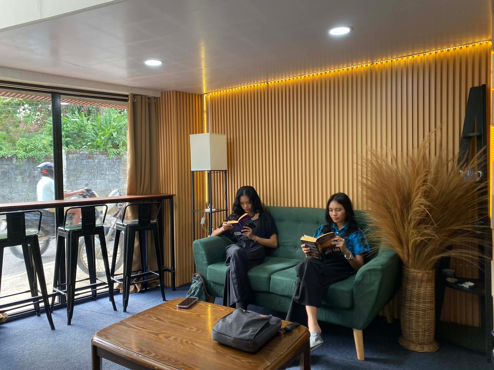 People studying at Bookery